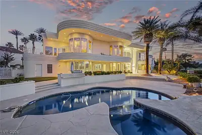 46 Gulf Stream Court, Las Vegas, NV 89113 Pool
