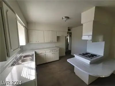 4321 El Conlon Avenue, Las Vegas, NV 89102 Kitchen