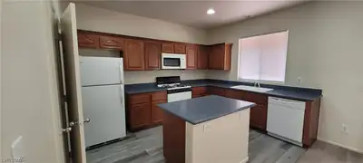 4085 Oliver Sagebrush Drive, Las Vegas, NV 89122 Kitchen