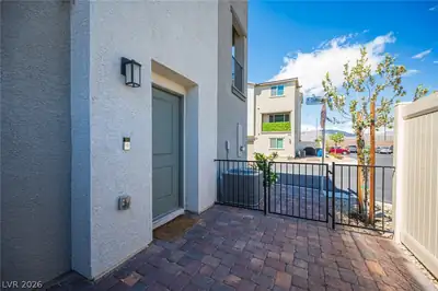 2673 Champagne Gold Avenue, North Las Vegas, NV 89086 