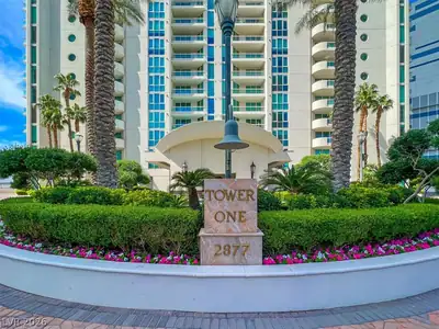 2877 Paradise Road 304 