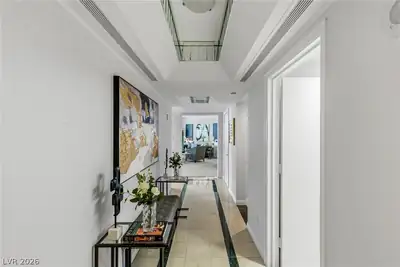 2877 Paradise Road 304 