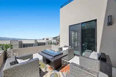 386 Solitude Peak Lane, Henderson, NV 89012 
