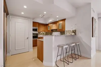 2777 Paradise Road 502 Kitchen