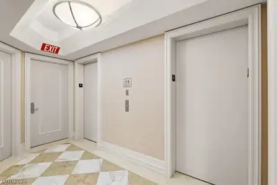 2777 Paradise Road 502 Hallway