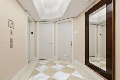 2777 Paradise Road 502 Entry