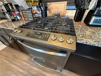 7068 Parrot Bay Way, Las Vegas, NV 89118 Kitchen