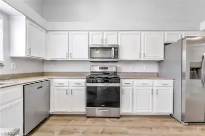 972 Upper Meadows Place Kitchen