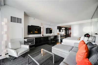 4381 West Flamingo Road 818 