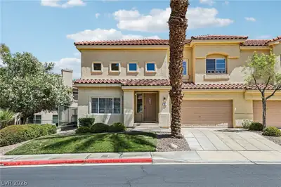 32 Blue Bench Lane, Henderson, NV 89012 Front of Structure