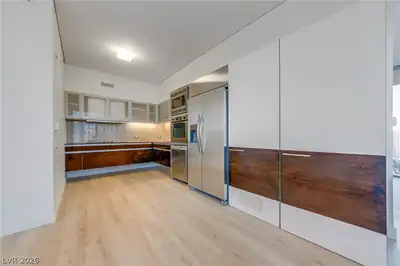 3722 Las Vegas Boulevard 1502 Kitchen