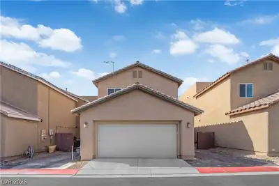 8922 Harmony Hall Avenue, Las Vegas, NV 89178 Garage