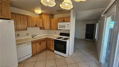 4418 Pinegrove Street, Las Vegas, NV 89147 Kitchen