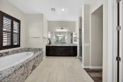 10380 Mystic Ledge Court, Las Vegas, NV 89149 Primary Bathroom