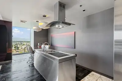 4381 West Flamingo Road 23301 