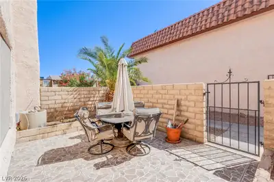 5468 South Maryland Parkway Courtyard
