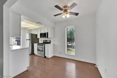 1405 Vegas Valley Drive 208 Kitchen