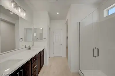 1021 Venice Avenue, Henderson, NV 89015 Primary Bathroom