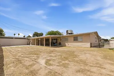 4075 Pepe Circle, Las Vegas, NV 89121 Yard