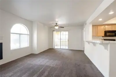 7950 West Flamingo Road 1019 Dining Area