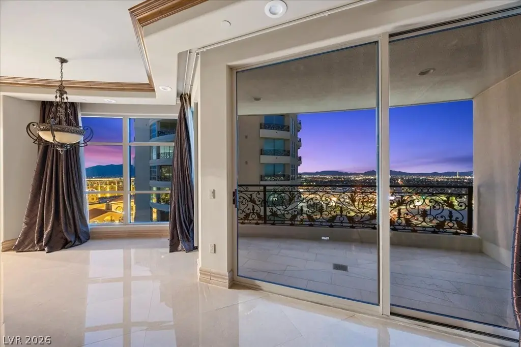 9103 Alta Drive 1207