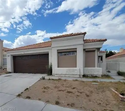 9820 Cross Creek Way, Las Vegas