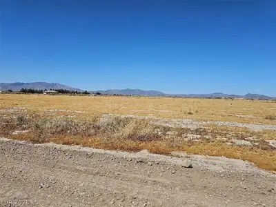 2370 South Oakridge Avenue, Pahrump, NV 89048 