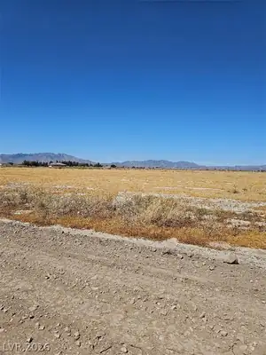2370 South Oakridge Avenue, Pahrump, NV 89048 