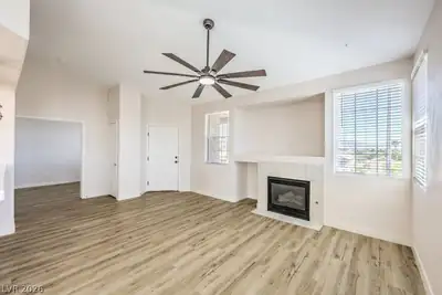9901 Trailwood Drive 2004 Living Room