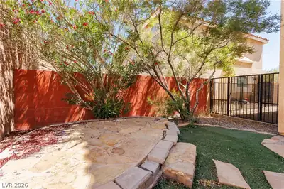 8467 East BISMARK SAPPHIRE Street Yard