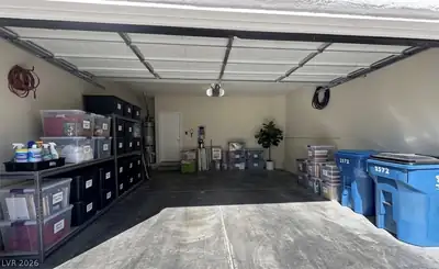 2572 Favorable Pointe Court, Henderson, NV 89052 Garage