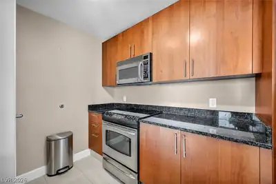 200 West Sahara Avenue 2709 Kitchen