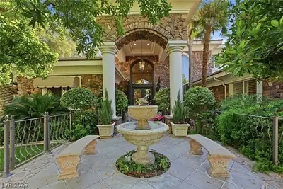 2009 Redbird Drive, Las Vegas, NV 89134 