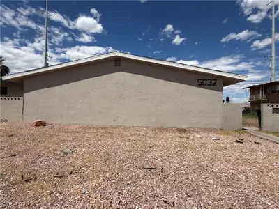 5032 Pebble Beach Boulevard, Las Vegas, NV 89108 Front of Structure