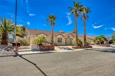 1020 Hollyhock Drive, Henderson, NV 89011 Front of Structure