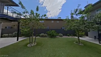 1821 Santa Paula Drive 103 Yard
