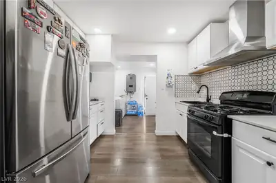 3934 Palos Verdes Street, Las Vegas, NV 89119 Kitchen
