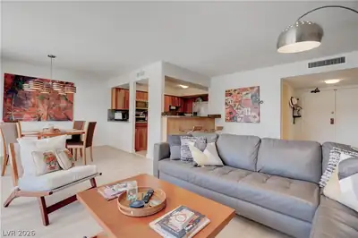 205 East HARMON Avenue 909, Las Vegas, NV 89169 Living Room