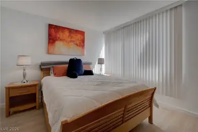 205 East HARMON Avenue 909 Bedroom