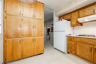 2583 Vegas Valley Drive, Las Vegas, NV 89121 Kitchen