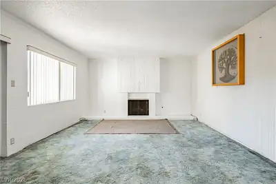2583 Vegas Valley Drive, Las Vegas, NV 89121 Living Room