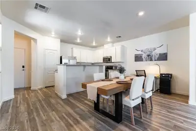 1362 Grass Creek Avenue 2 Dining Area