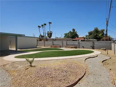 1074 King Richard Avenue Yard