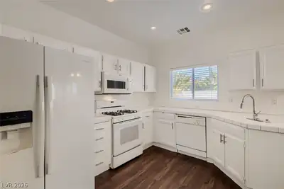 3168 Castle Canyon Avenue Kitchen