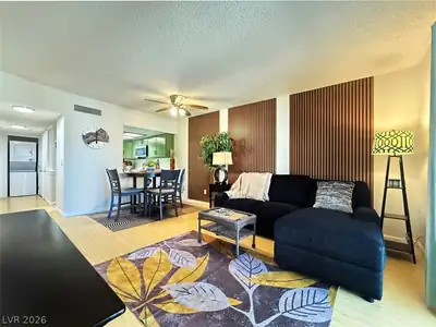 3823 South Maryland Parkway T6, Las Vegas, NV 89119 Living Room