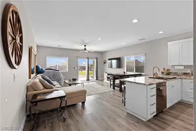 1583 Mazuma Court, Logandale, NV 89021 Living Room