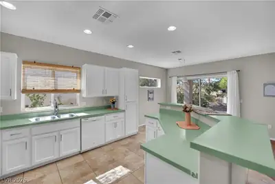 2582 Grandville Avenue Kitchen