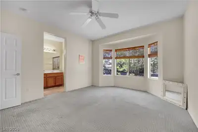 2582 Grandville Avenue Bedroom