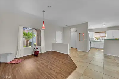 2582 Grandville Avenue Dining Area