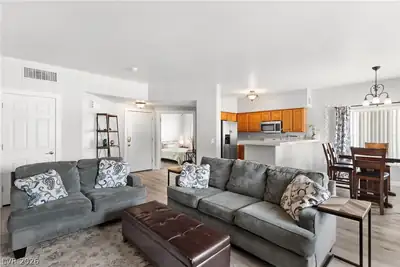 4940 Black Bear Road 101 Living Room
